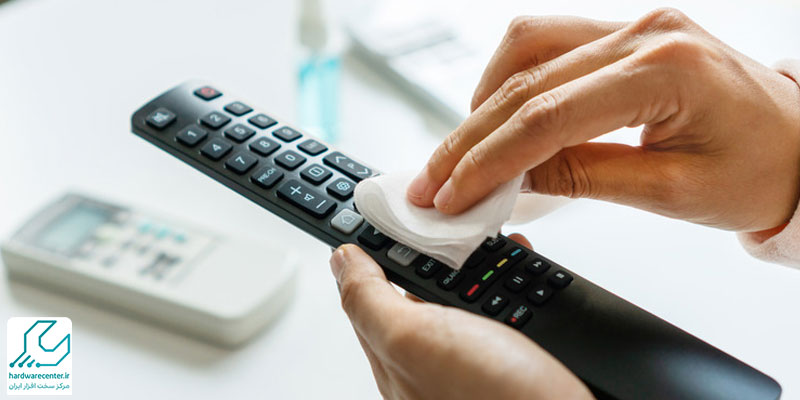 تمیز کردن کنترل تلویزیون