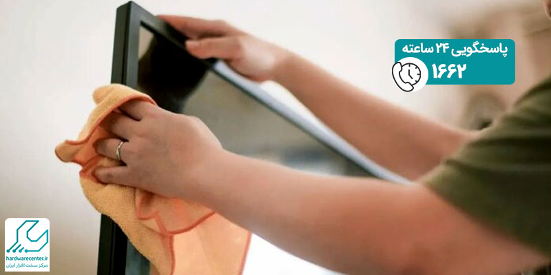 تمیز کردن چسب از روی تلویزیون
